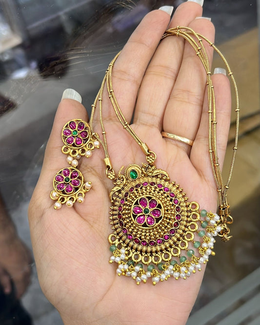 Non idol antique sets