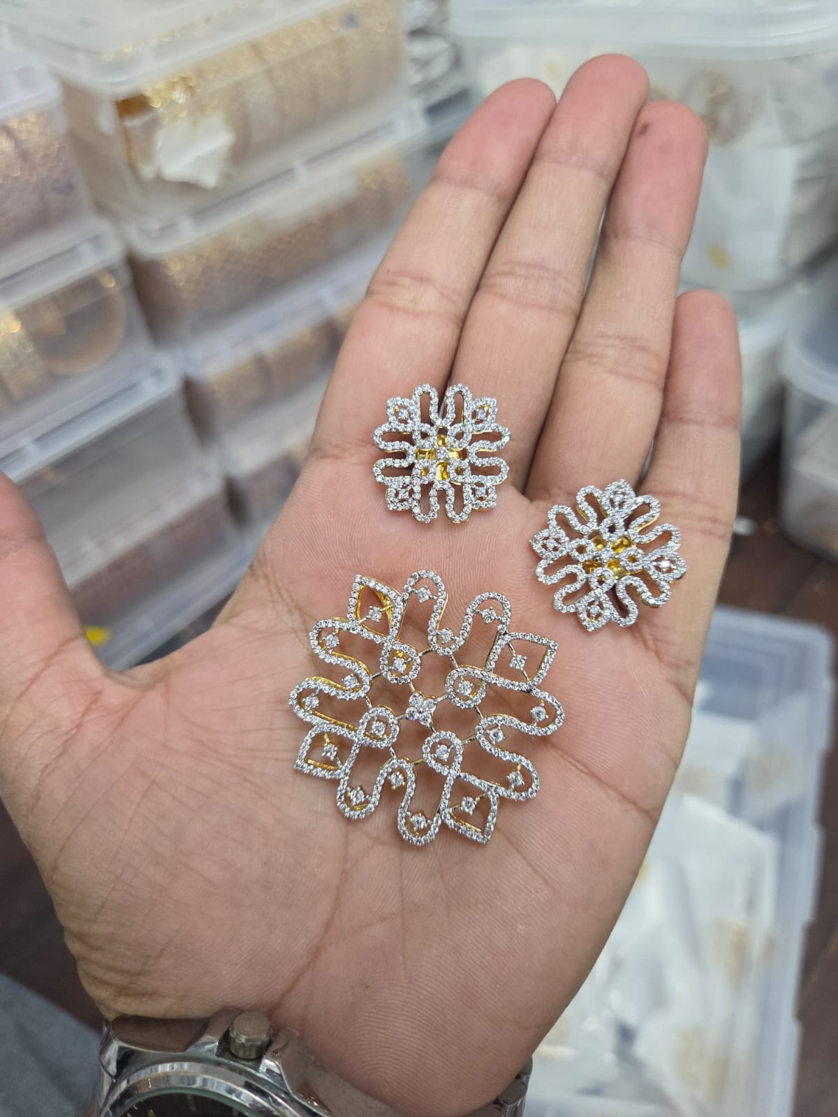 Kolam pendent