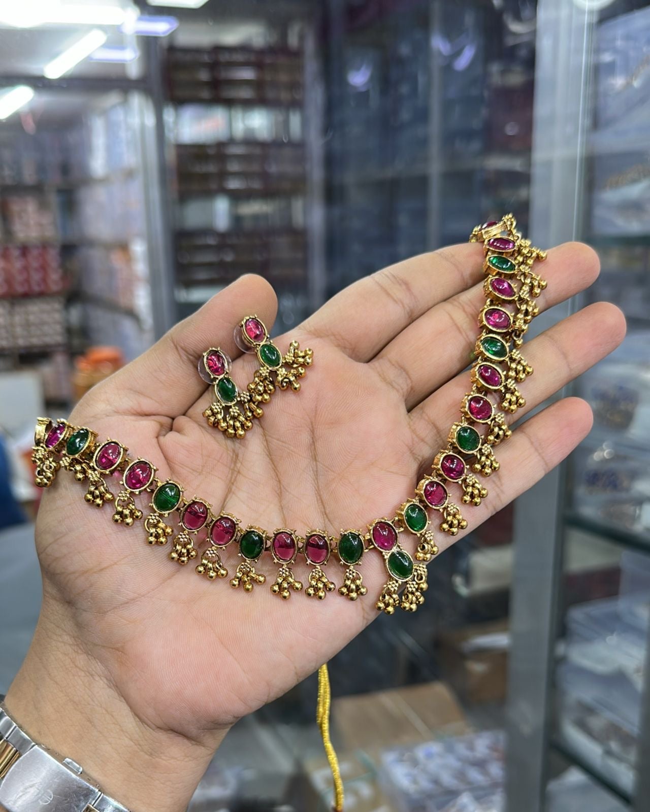 Stone necklace cum choker
