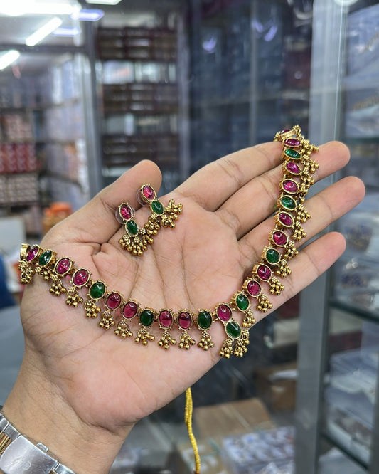 Stone necklace cum choker