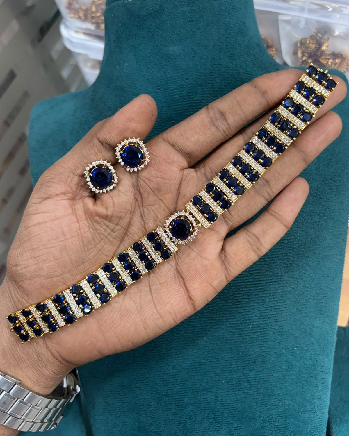 Sapphire statement choker