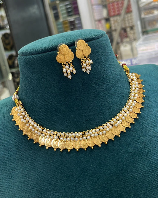 Pearl coin necklace