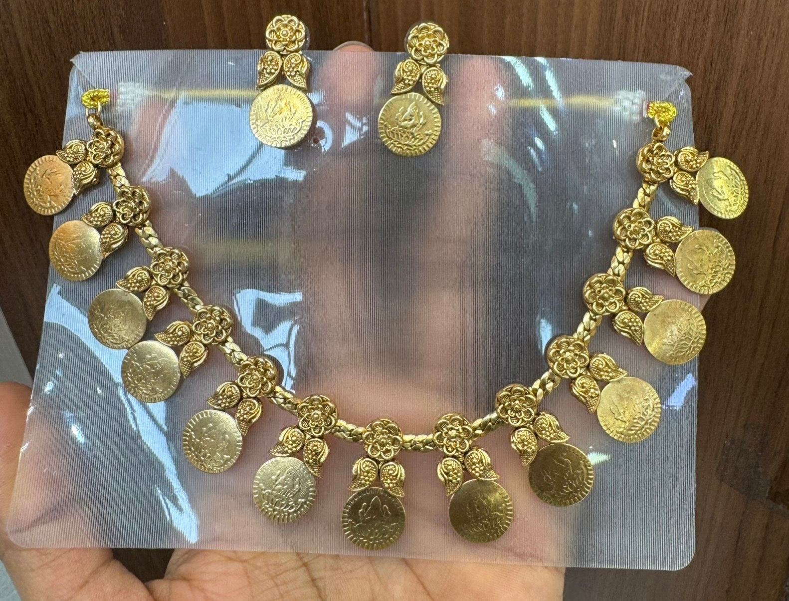 Flower antique coin necklace