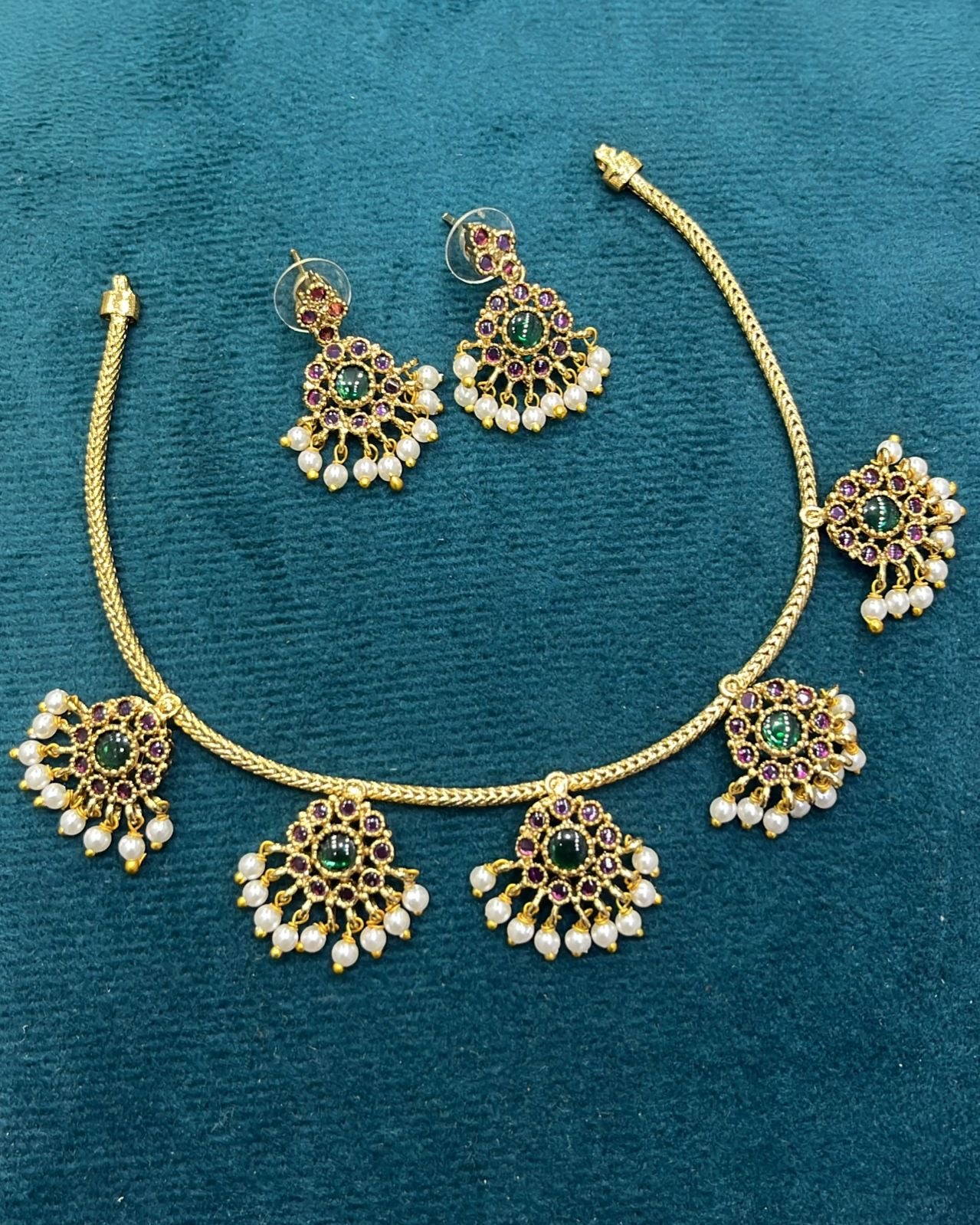 Hanging drops necklace
