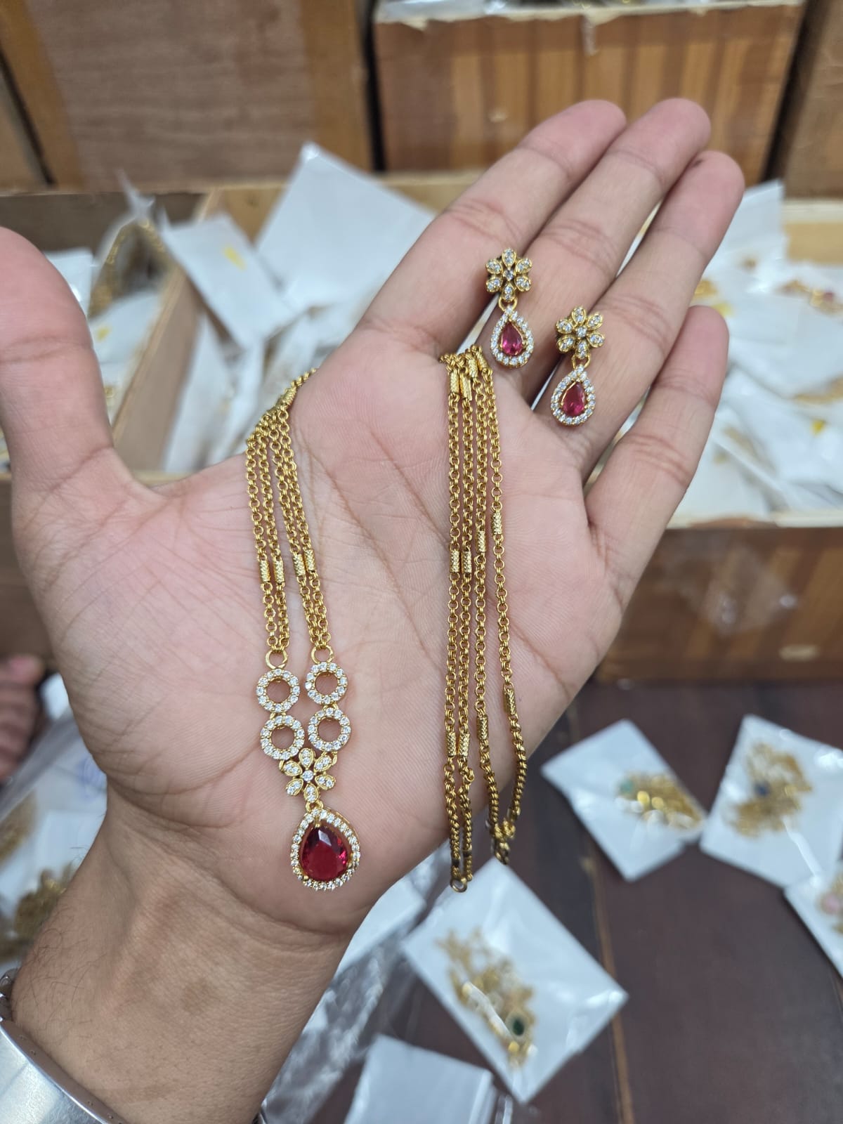 Chain stone neckpiece