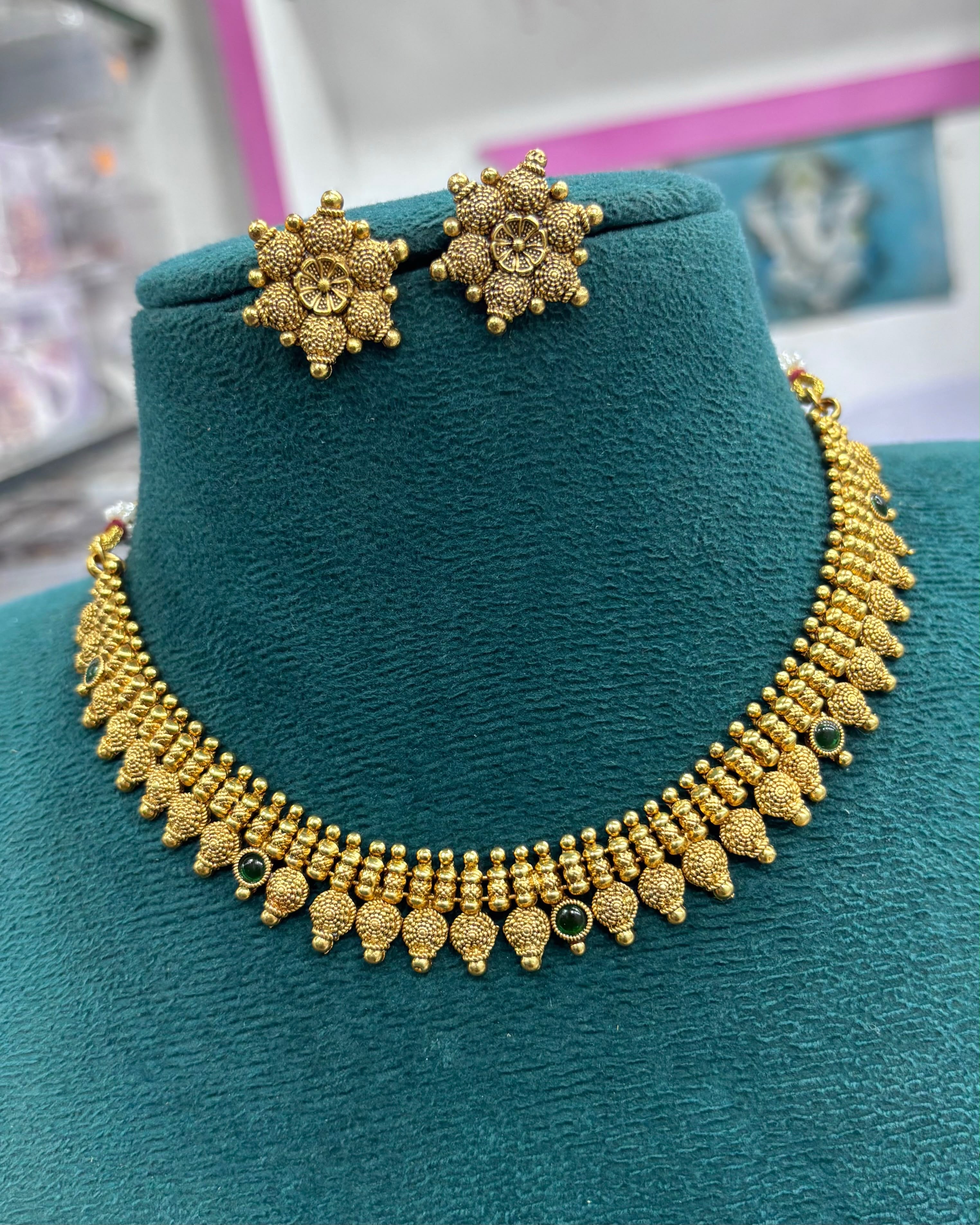 Ball necklace