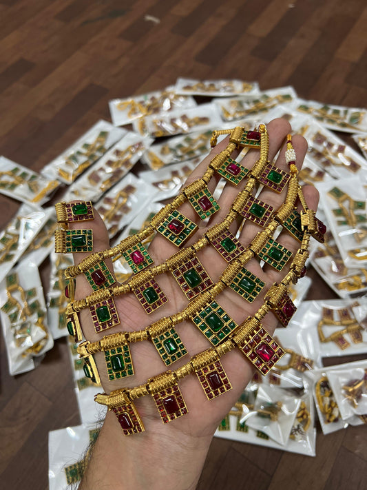 Traditional square stone set